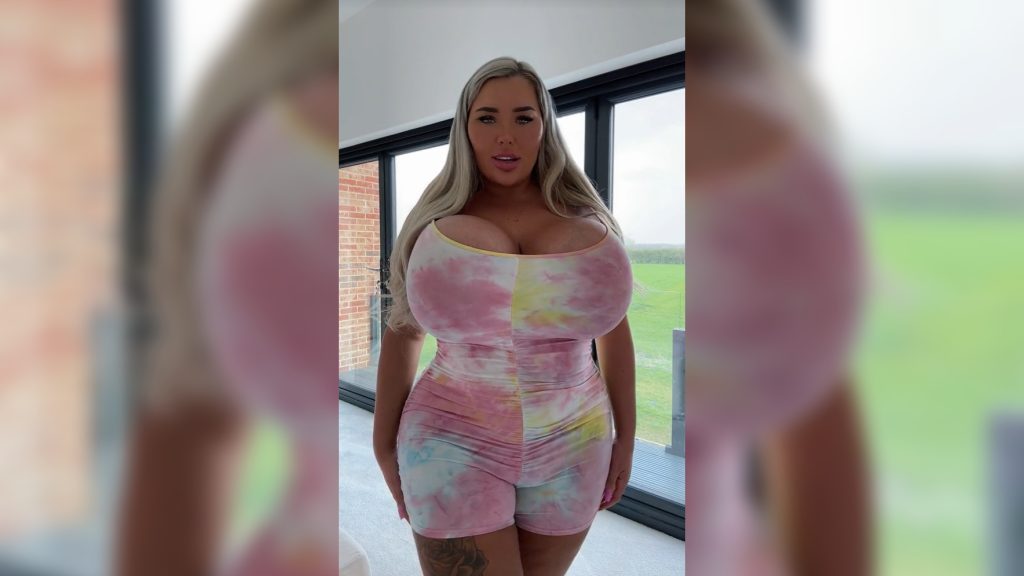 Nem fér már a volán mögé, de még nagyobb melleket szeretne