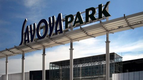 Lopáson kaptak egy férfit a budafoki Auchanban, aki a vagyonőri intézkedés közben meghalt