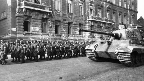 Szakály Sándor: Elkerülhetetlen volt Magyarország 1944-es német megszállása
