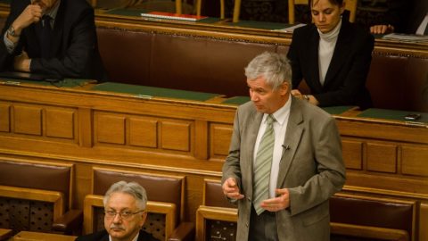 Feljelentés lett a csornai napelemgyár ügyéből