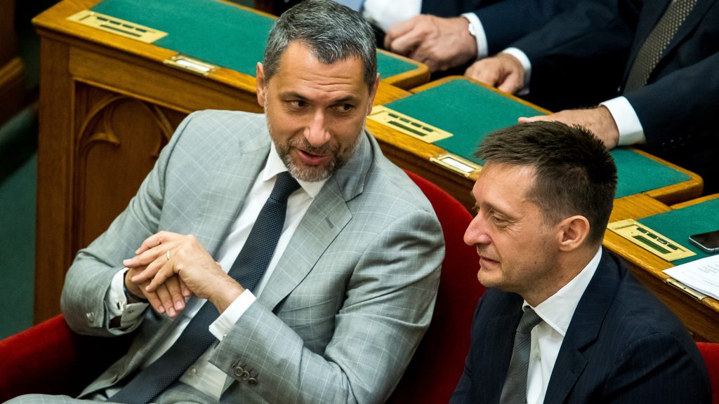 Kicsavarják Lázár János kezéből, és Rogánnak adják a Fraditól szponzorpénzeket megvonó állami céget
