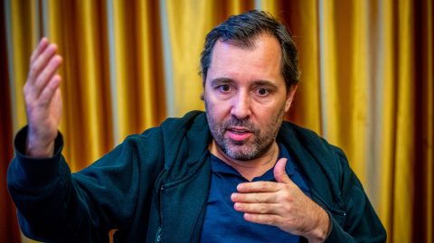 Schilling Árpád hazatér, hogy megmutassa, mi lesz itt nyolc évvel a Huxit után
