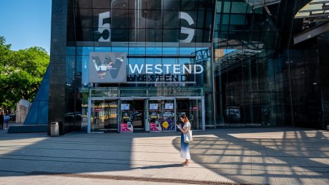 Fizetős lesz a vécé a Westendben