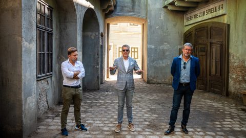 Takarózhat Rákay Philip a Bridgertonnal, vagy számon kérhető a Most vagy soha!-n a történelmi hitelesség?
