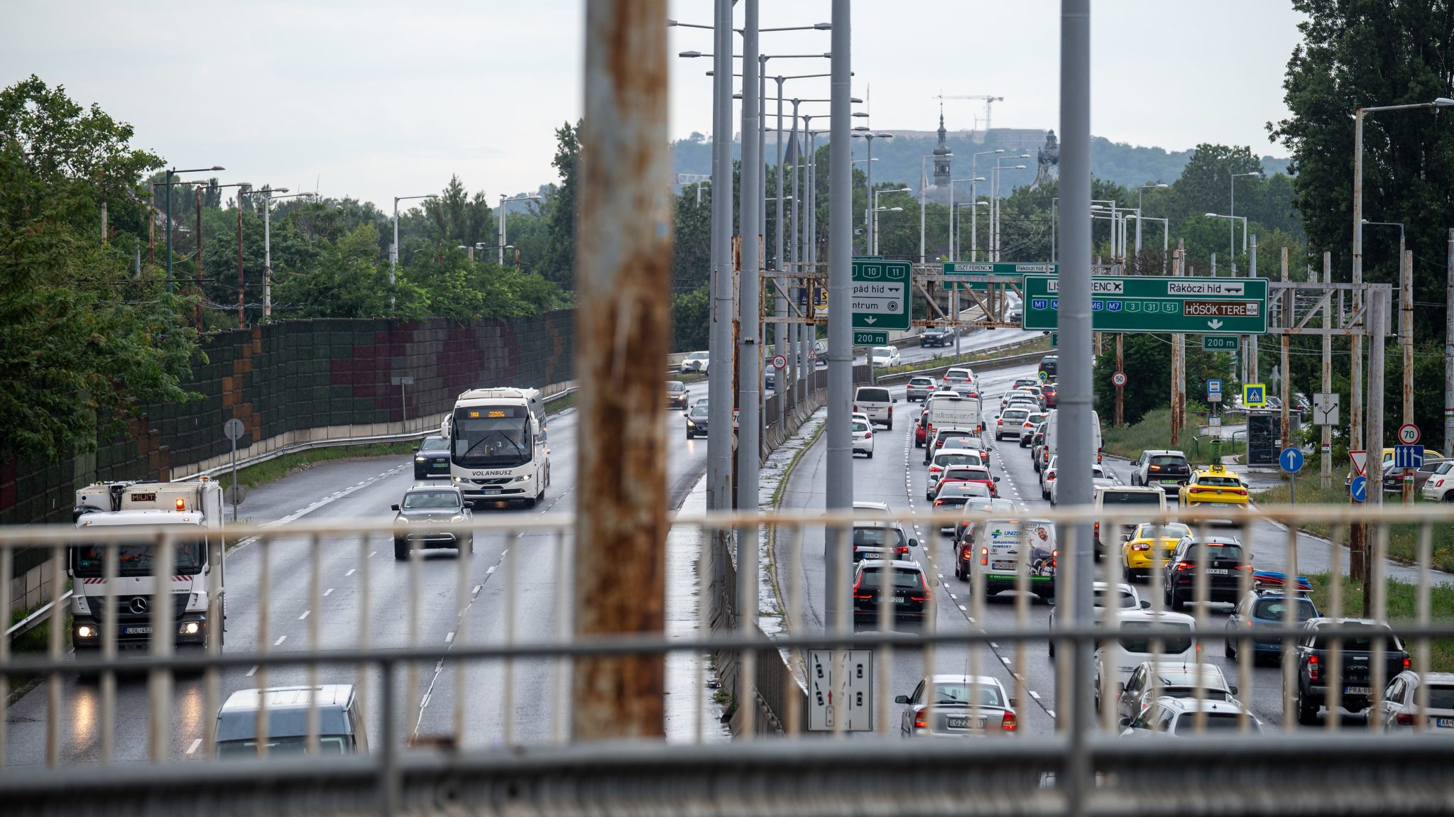 Tele vannak az M1es és M3as autópályák 24.hu