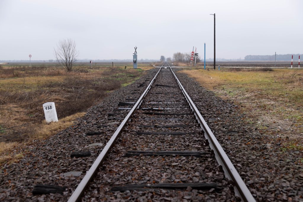 Vasárnap óraátállítás, néhány vonat és busz menetrendje is változik