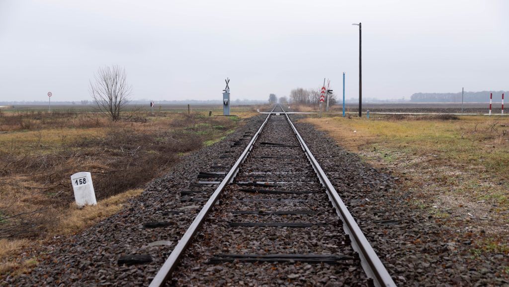 Vasárnap óraátállítás, néhány vonat és busz menetrendje is változik