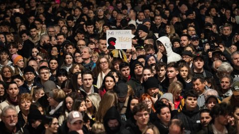 21 Kutatóközpont: negyedmillió szavazót veszíthetett eddig a Fidesz a kegyelmi ügy miatt
