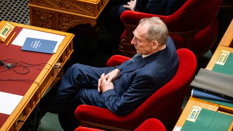 Kormánypárti képviselők segítettek Pintérnek, hogy ne kelljen a gyermekvédelemmel kapcsolatos kérdésekre válaszolnia