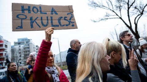„Kulcsot akarunk! Most!” – több mint ezren nem tudnak beköltözni Budapest legnagyobb lakóparkjába