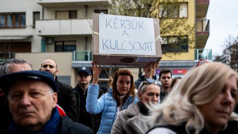 Patthelyzet Budapest legnagyobb lakóparkjánál: az OTP leállította a hitelfolyósításokat, az állami támogatások is veszélybe kerülhetnek
