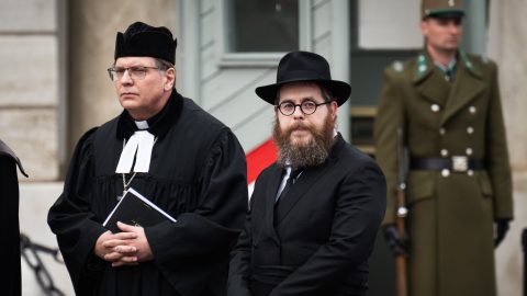 Mégsem veszik át Köves Slomóék az ország egyik legjobb gimnáziumának fenntartói jogát