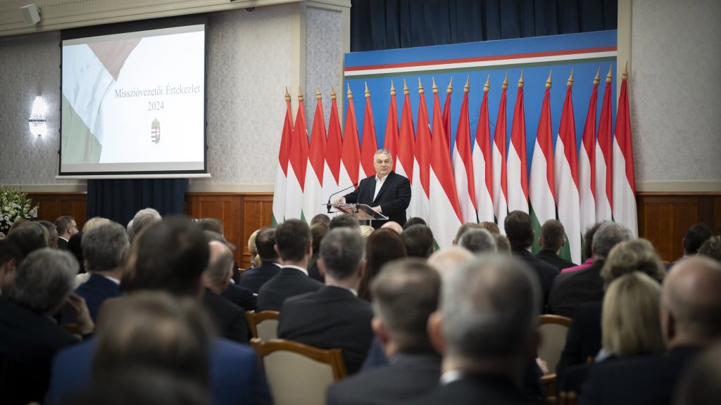 Orbán: Magyarország érdeke az uniós és a NATO-tagság, a blokkosodás azonban nem
