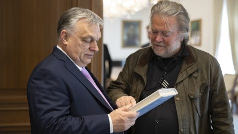 Orbán Viktor Steve Bannonnal találkozott