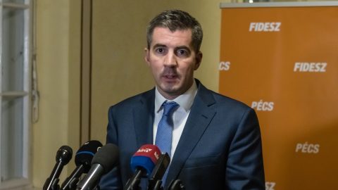 Kocsis Máté egyetért Deutsch Tamással, hogy rendkívüli ülésen tárgyalják a momentumosok brüsszeli tevékenységét