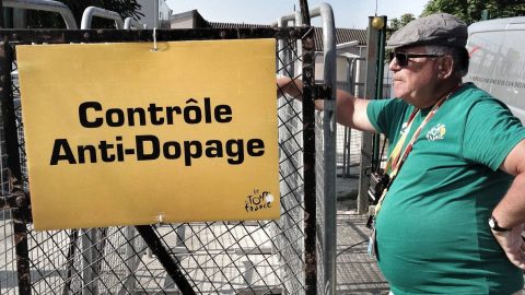 Megjelentek a doppingellenőrök, 130 bringás eltűnt az amatőr versenyen