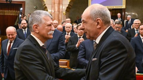 Sulyok Tamás hivatalba lép, Kövér László újra házelnök