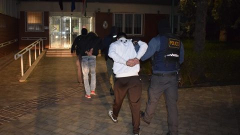 Bilincsben vitték el a házhozszállítást is vállaló drogkereskedőket