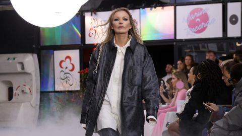 Mindenki azt hitte, Kate Moss sétált a párizsi divathét egyik kifutóján, majd jött a csattanó