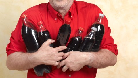 50 éve csak Coca-Colát hajlandó inni – állítja magáról egy brazil nyugdíjas, aki korábban már a Covidot is legyőzte