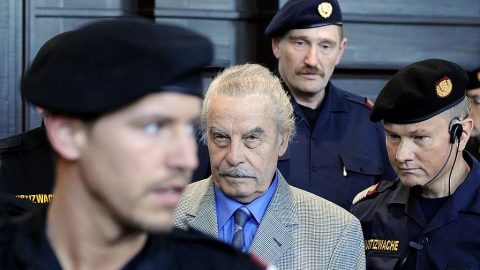 Pszichiátrián marad az amstetteni rém