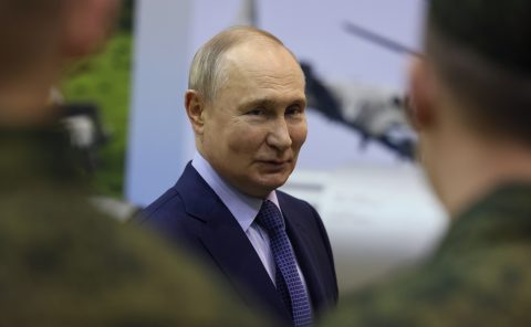 Putyin állítja, hogy lelövik majd a nyugati F-16-osokat