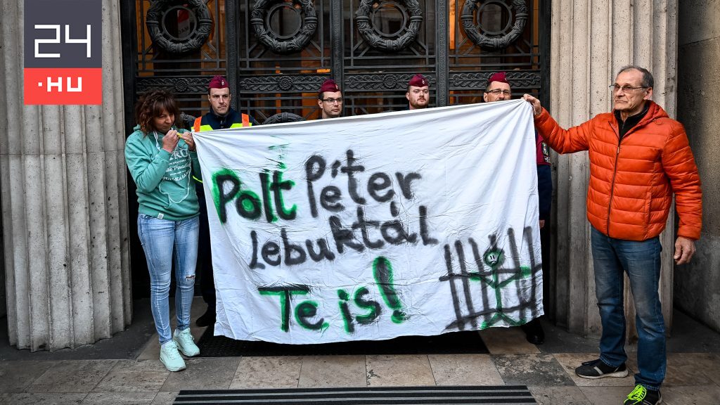 Ezres tömeggel kezdik el a tüntetést Magyar Péterék a Legfőbb Ügyészségnél