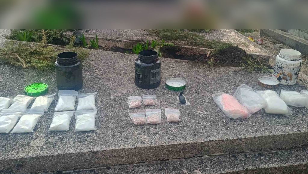 A meghalt apa sírjában rejtegették a kábítószert, elfogták egy drogkereskedőt és édesanyját