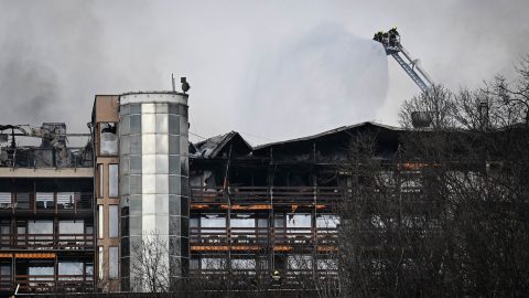 Visegrádi hoteltűz: egy szál pólóban kellett kimenekülnie a vendégeknek az épületből