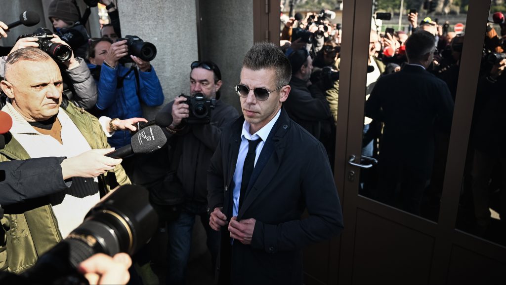 Magyar Péter: A Völner-Schadl-ügy kapcsán hallgatott meg az ügyészség
