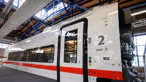 Az oroszokat sejtik a háttérben, a spanyolok elutasítják a Talgo vonatgyárra érkezett magyar ajánlatot