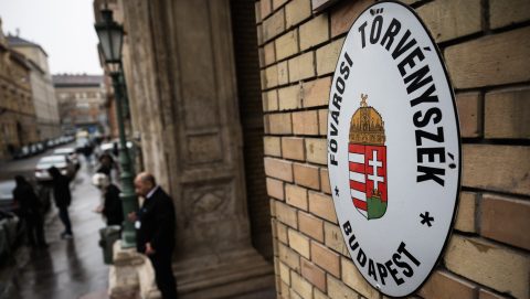 A kormány tagadja, hogy beavatkozott volna a Völner-Schadl-ügy nyomozásába
