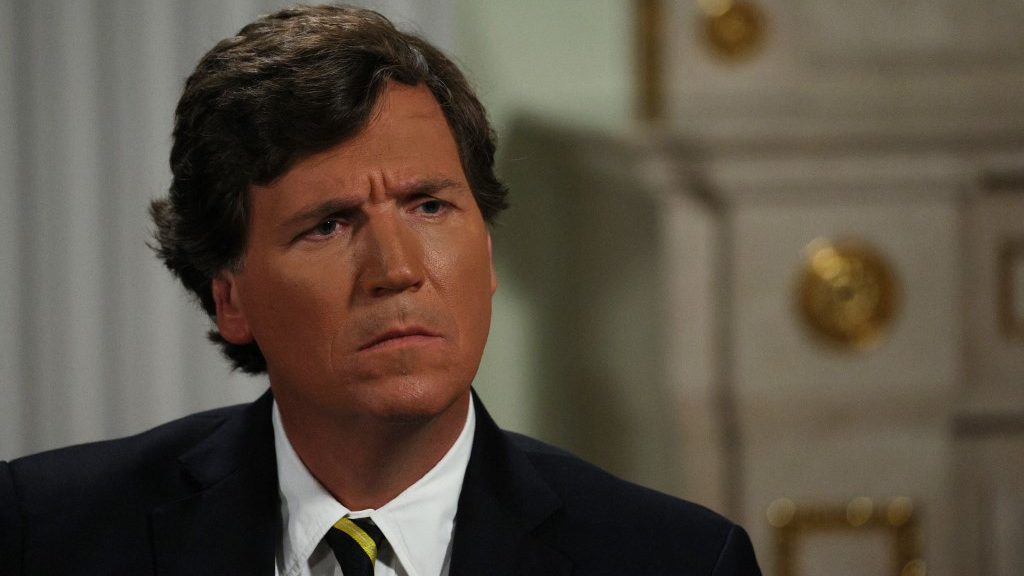 Youtuberek verték át a Putyinnal és Orbánnal is interjúzó Tucker Carlsont