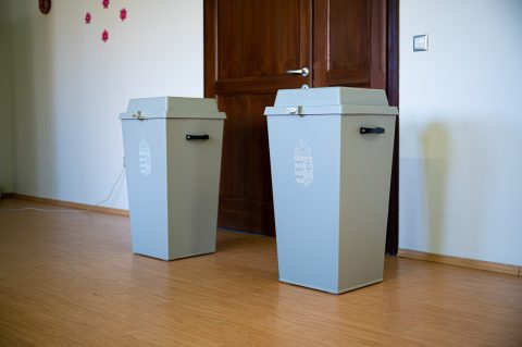 Bebukó lélekszám miatt idén 19 magyar település másképp választ, mint öt éve