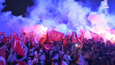 Ünneplés közben halt meg a török ellenzéki párt vezetőhelyettese – videó
