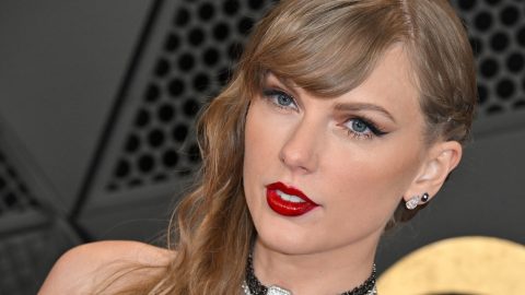 Taylor Swift mindenkit meglepve egy dupla albummal rukkolt elő