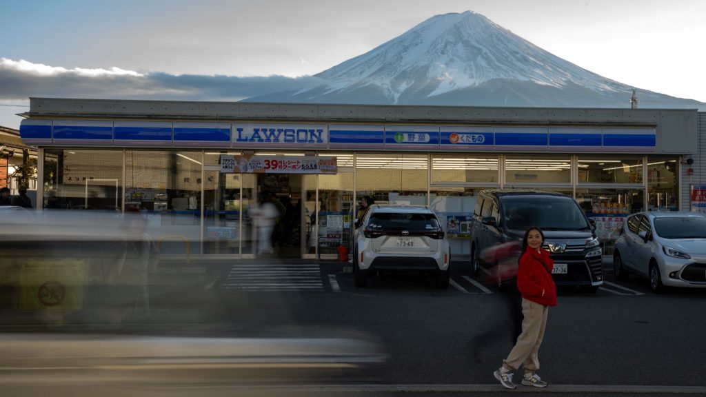 Egy hatalmas dróthálóval tennék tönkre a Fudzsit lefotózni vágyó turisták kedvenc helyét Japánban