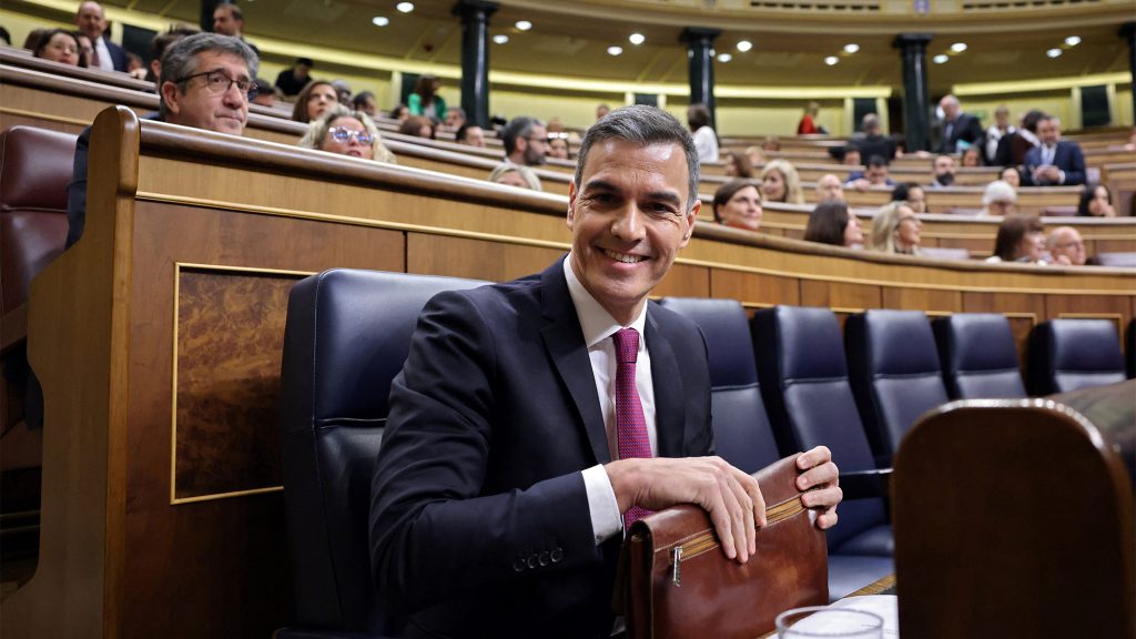 Így maradt Spanyolország miniszterelnöke Pedro Sánchez, korunk egyik legnagyobb politikai szerencsejátékosa