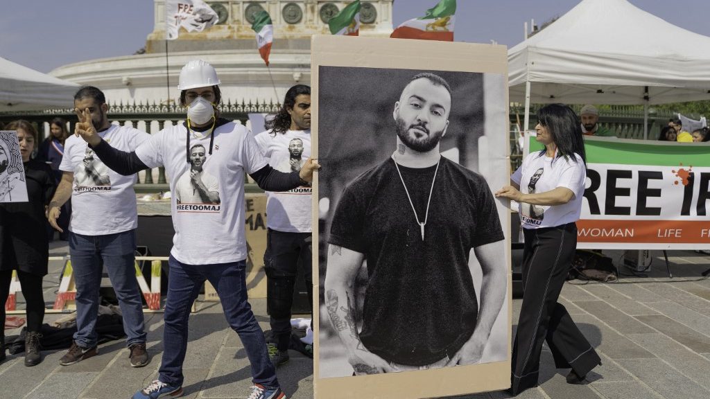 Halálra ítéltek egy iráni rappert, mert támogatta a rendszerellenes tiltakozásokat