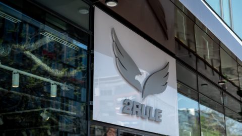 Nem szárnyal a 2Rule, bezárta a fióktelepeit Mészáros Lőrinc cége