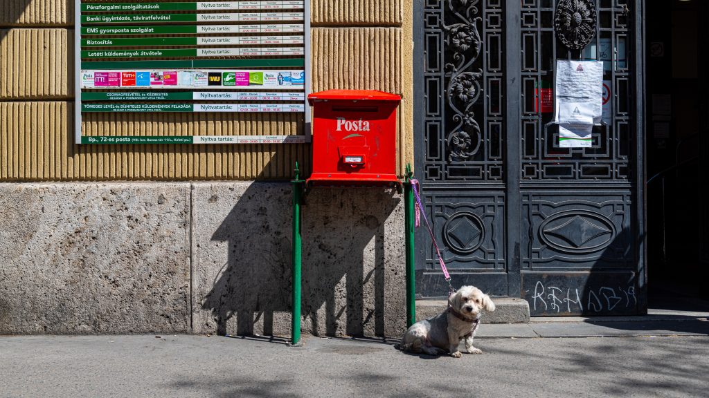 A postákon is ingyenes lehet a pénzfelvétel havi 150 ezer forintig