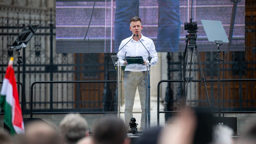 Magyar Péter kérelmezte a pártja nyilvántartásba vételét
