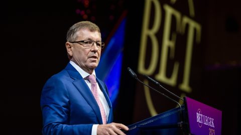 Matolcsy a parlamentben törlesztett Parragh korábbi beszólásaiért