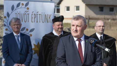 Fideszes ellenjelöltet kap a fideszes polgármester Móron