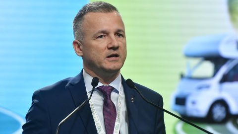 „Ha elárulod a Fideszt, akkor kockáztatod a munkahelyed!” – mondja egy hangfelvételen Gyula polgármestere