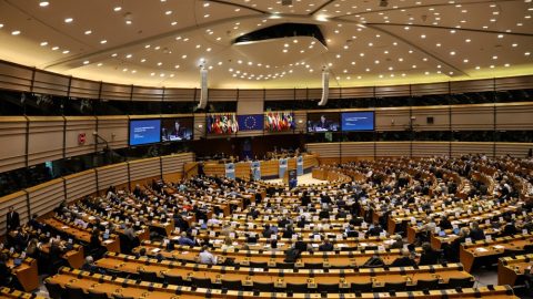 A nőkkel szembeni erőszak ellen fogadott el mérföldkőnek számító irányelvet az Európai Parlament