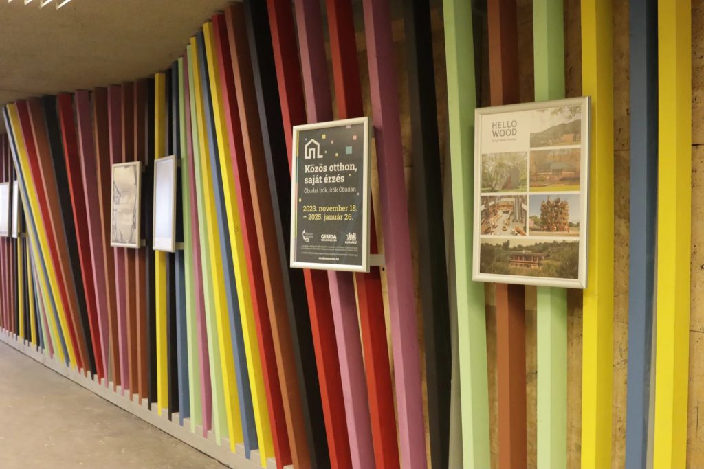 Ledőlt Óbudán a Hello Wood színes installációja, egy embert kórházba kellett szállítani