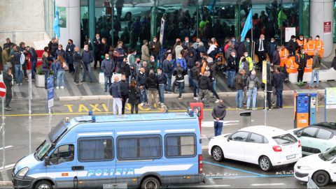 A római reptéren kapcsoltak el egy tadzsik dzsihadistát, akinek üzbég és kirgiz iratai is voltak