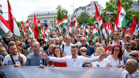 Magyar Péter megjelenése a Fidesz népszerűségét több éves mélypontra lökte, de az ellenzék is vergődik