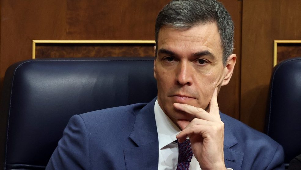 The Spanish Prime Minister is scheduled to decide whether to resign by Monday